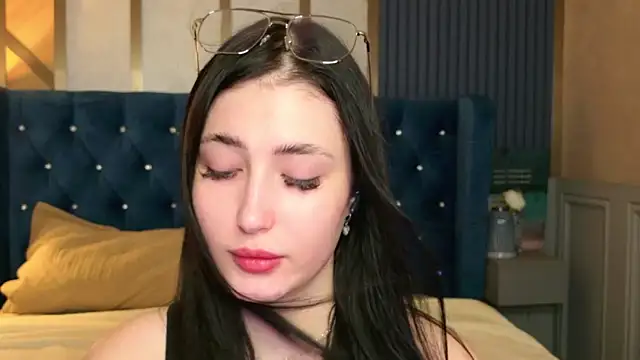 EmmaLawrens online show from 20, 9, 2025