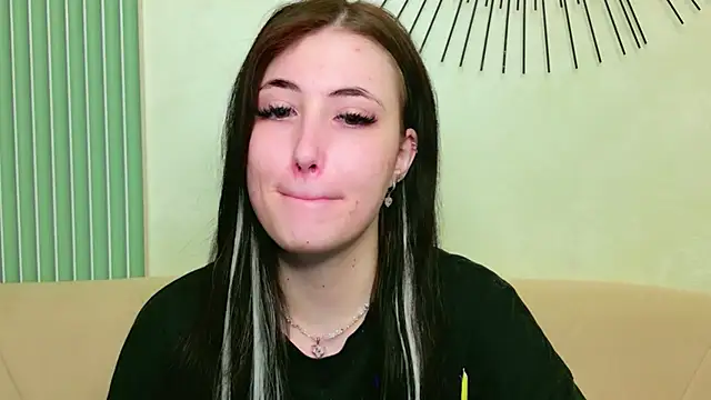 Snapshot of EmmaLawrens chatting on 24, 5, 2026 EmmaLawrens online show from 24, 5, 2026