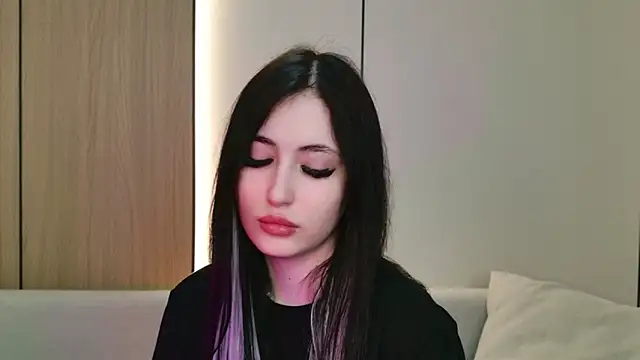 EmmaLawrens online show from 5, 4, 2026