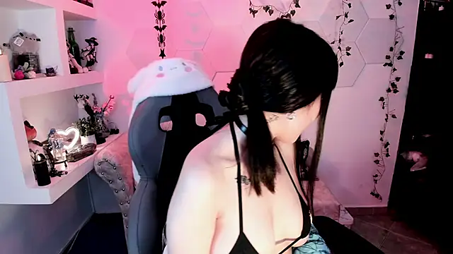 Snapshot of Effy_Devalk chatting on 12, 2, 2025 Effy Devalk online show from 12, 2, 2025