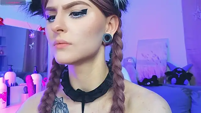 Emily  Mooree online show from 31, 1, 2025