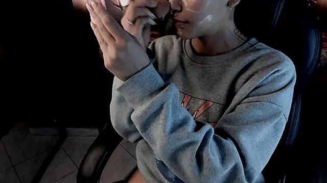 vaiolethsan   online show from 24, 2, 2026