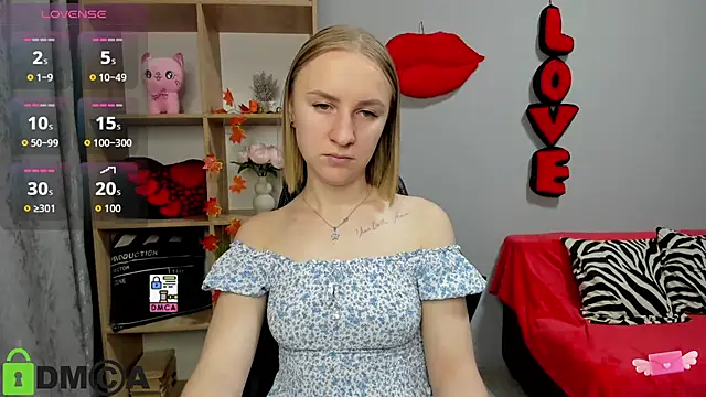 Snapshot of BeautyBlondy chatting on 1, 12, 2025 BeautyBlondy online show from 1, 12, 2025