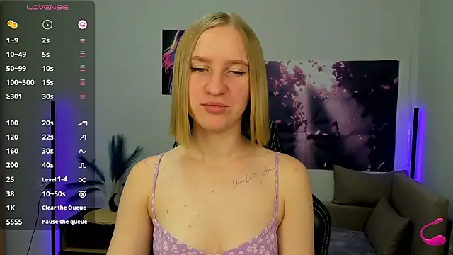 Snapshot of BeautyBlondy chatting on 20, 10, 2025 BeautyBlondy online show from 20, 10, 2025