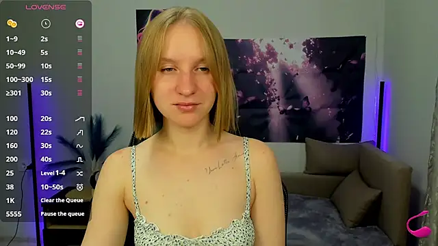 Snapshot of BeautyBlondy chatting on 22, 10, 2025 BeautyBlondy online show from 22, 10, 2025