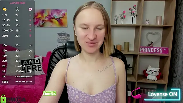 Snapshot of BeautyBlondy chatting on 15, 10, 2025 BeautyBlondy online show from 15, 10, 2025