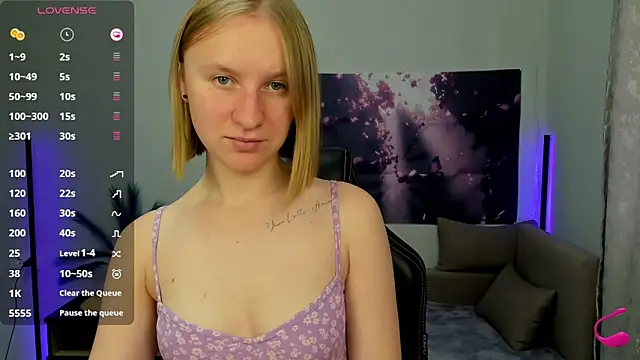 Snapshot of BeautyBlondy chatting on 25, 10, 2025 BeautyBlondy online show from 25, 10, 2025