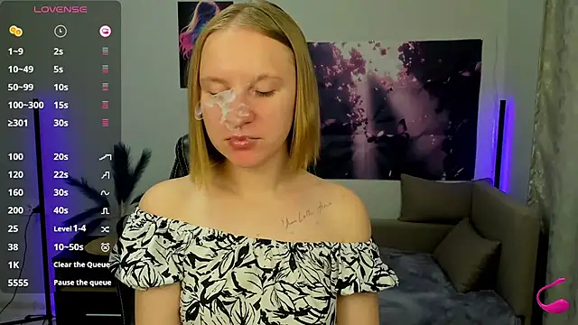 Snapshot of BeautyBlondy chatting on 23, 10, 2025 BeautyBlondy online show from 23, 10, 2025