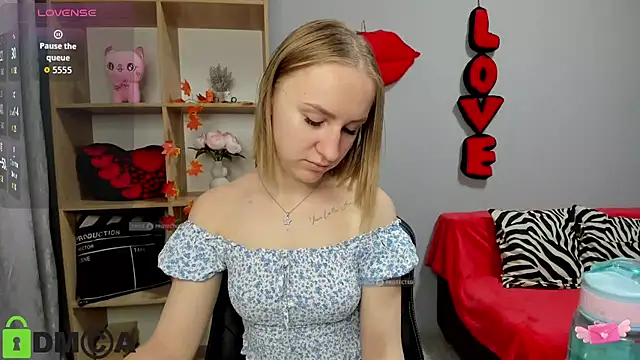 Snapshot of BeautyBlondy chatting on 28, 11, 2025 BeautyBlondy online show from 28, 11, 2025