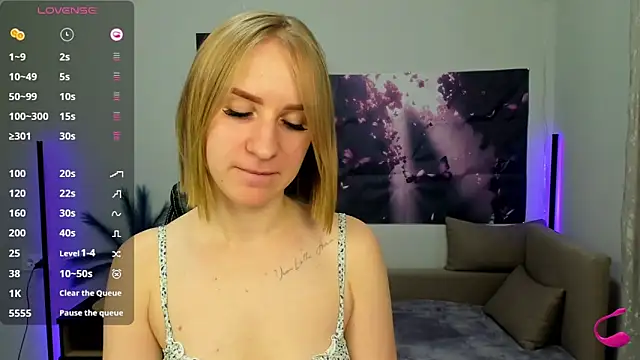 Snapshot of BeautyBlondy chatting on 28, 10, 2025 BeautyBlondy online show from 28, 10, 2025