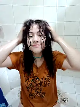 Snapshot of MiaQueen021 chatting on 6, 10, 2025 MiaQueen021 online show from 6, 10, 2025