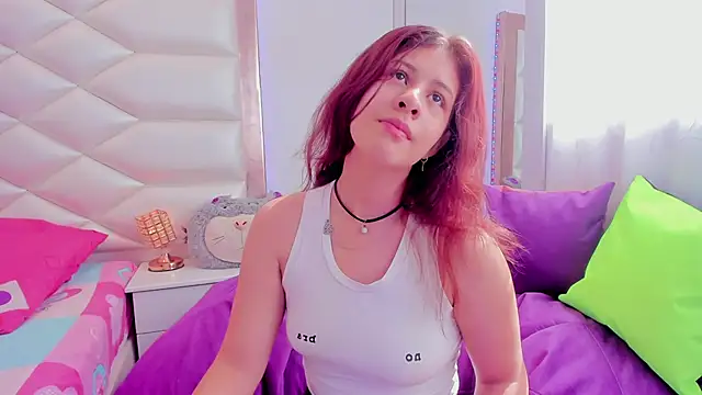 Snapshot of MiaQueen021 chatting on 16, 9, 2025 MiaQueen021 online show from 16, 9, 2025
