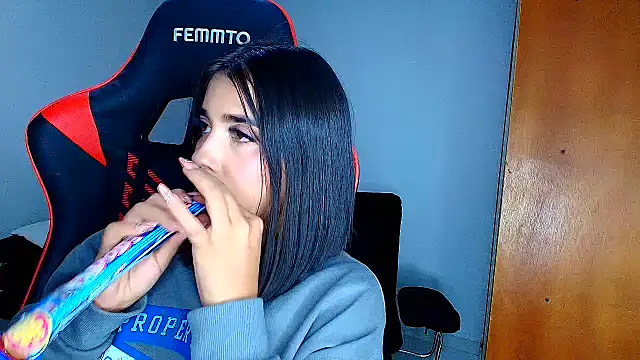 Rousse violett online show from 15, 2, 2026