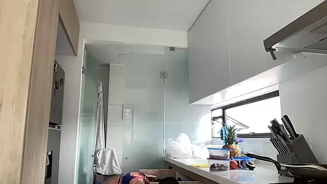 LunaBeya online show from 15, 4, 2026