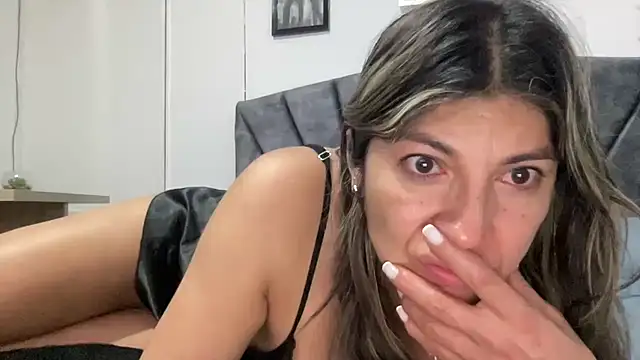 LunaBeya online show from 9, 2, 2026