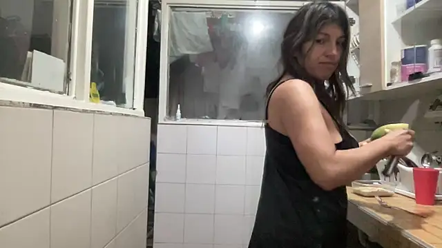 LunaBeya online show from 5, 2, 2026