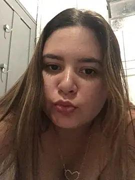 julinha2311 online show from 19, 2, 2025