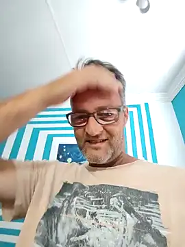 itsmeyes69 online show from 28, 1, 2025