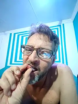 itsmeyes69 online show from 17, 2, 2025