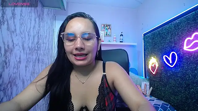 Snapshot of Maylin_horny19 chatting on 3, 5, 2026 Maylin horny19 online show from 3, 5, 2026