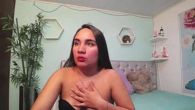 Snapshot of Maylin_horny19 chatting on 4, 7, 2026 Maylin horny19 online show from 4, 7, 2026