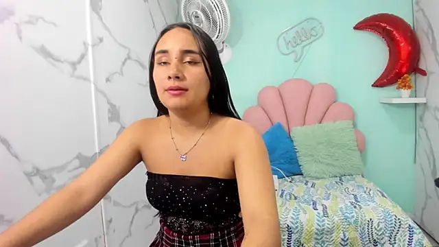 Snapshot of Maylin_horny19 chatting on 6, 6, 2026 Maylin horny19 online show from 6, 6, 2026