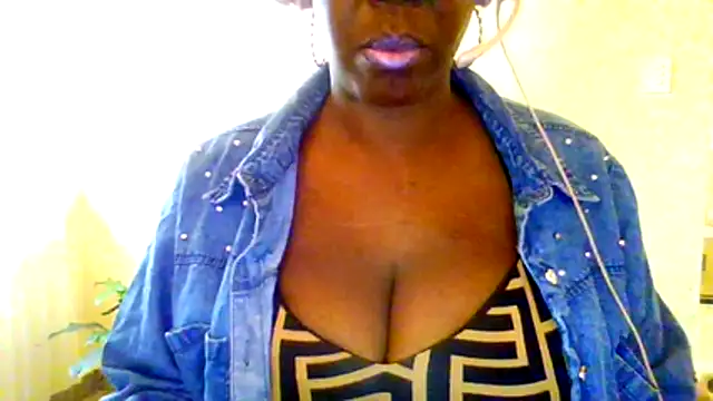 chocolatechipkukky85 online show from 10, 4, 2026