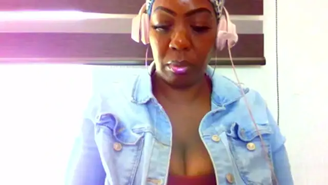 chocolatechipkukky85 online show from 22, 4, 2026