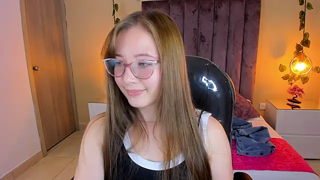 Snapshot of Dahlia_Rousse chatting on 24, 10, 2025 Dahlia Rousse online show from 24, 10, 2025