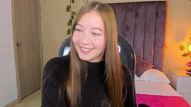 Snapshot of Dahlia_Rousse chatting on 18, 10, 2025 Dahlia Rousse online show from 18, 10, 2025