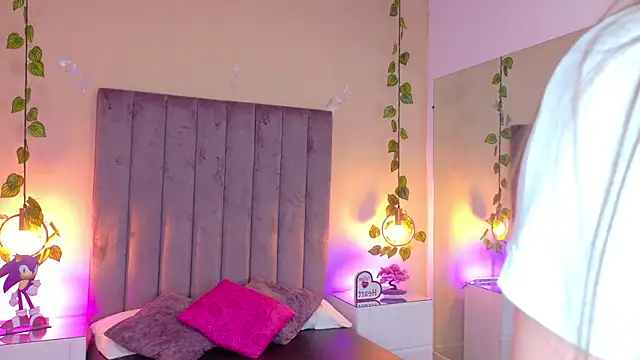 Dahlia Rousse online show from 13, 1, 2026