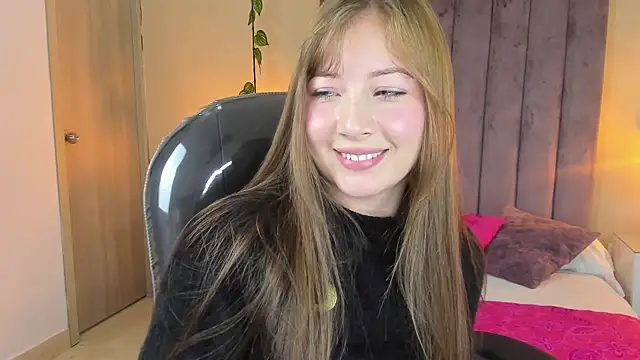 Dahlia Rousse online show from 18, 12, 2025