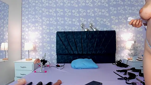 SalomeSimonz online show from 2, 12, 2025