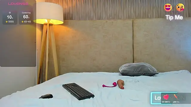 Snapshot of taylorsmiiith_ chatting on 26, 2, 2025 taylorsmiiith online show from 26, 2, 2025