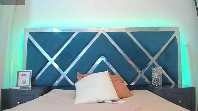 LucineArias online show from 10, 4, 2026