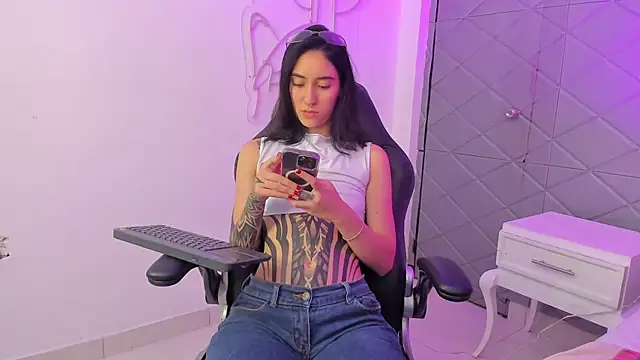 Snapshot of MeganPresleyy chatting on 18, 5, 2026 MeganPresleyy online show from 18, 5, 2026