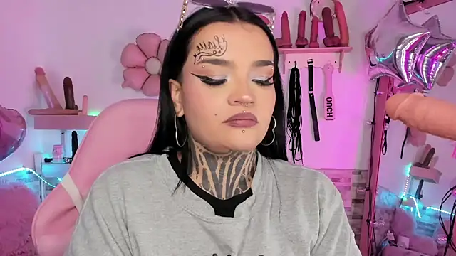 Snapshot of amyswallow7 chatting on 16, 11, 2025 amyswallow7 online show from 16, 11, 2025