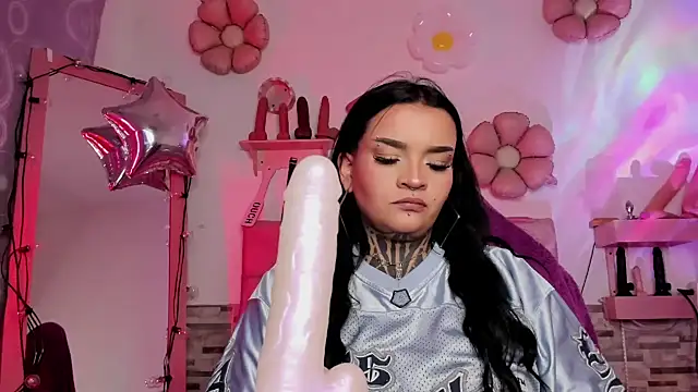 Snapshot of amyswallow7 chatting on 25, 10, 2025 amyswallow7 online show from 25, 10, 2025