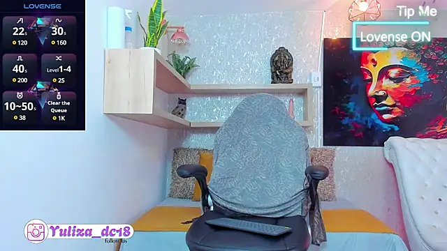 Luxury Woman online show from 28, 2, 2025