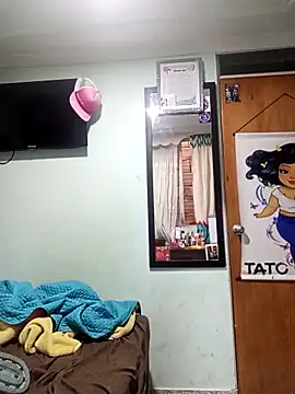 Snapshot of Elise-Leyton chatting on 9, 11, 2025 Elise-Leyton online show from 9, 11, 2025