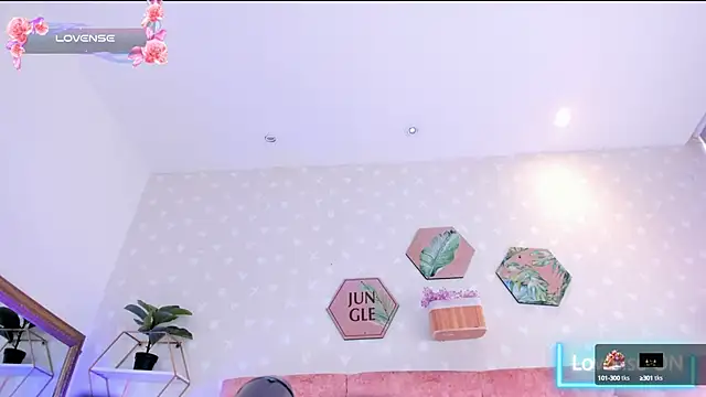 Snapshot of Elise-Leyton chatting on 19, 3, 2025 Elise-Leyton online show from 19, 3, 2025