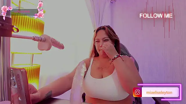 Snapshot of Elise-Leyton chatting on 12, 9, 2025 Elise-Leyton online show from 12, 9, 2025