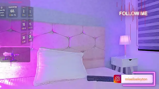 Snapshot of Elise-Leyton chatting on 10, 10, 2025 Elise-Leyton online show from 10, 10, 2025