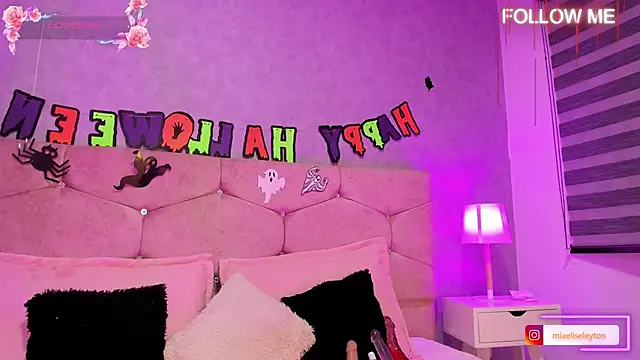 Snapshot of Elise-Leyton chatting on 30, 10, 2025 Elise-Leyton online show from 30, 10, 2025