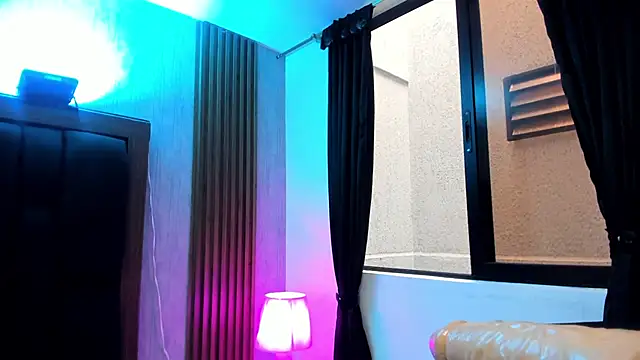 Snapshot of Elise-Leyton chatting on 21, 11, 2025 Elise-Leyton online show from 21, 11, 2025