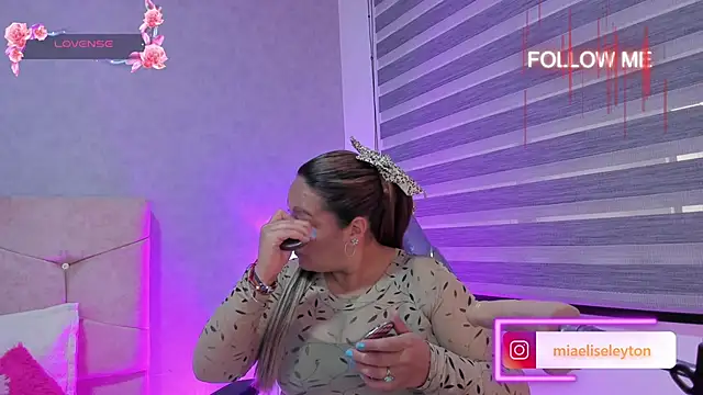 Snapshot of Elise-Leyton chatting on 1, 10, 2025 Elise-Leyton online show from 1, 10, 2025