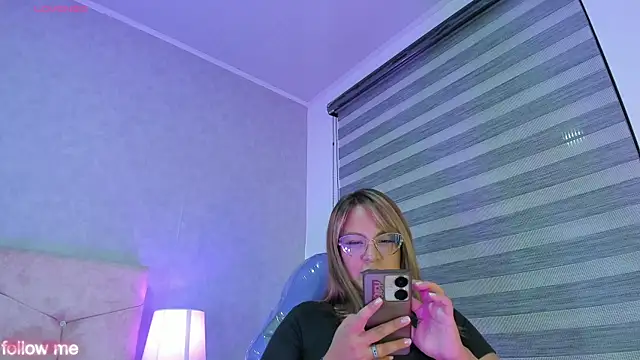 Snapshot of Elise-Leyton chatting on 24, 10, 2025 Elise-Leyton online show from 24, 10, 2025