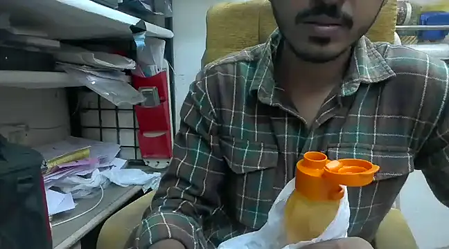 cute modell online show from 18, 1, 2025