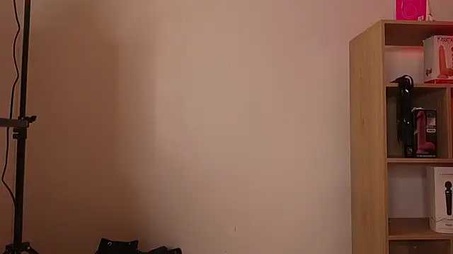 CleeoAdams  online show from 2, 12, 2025