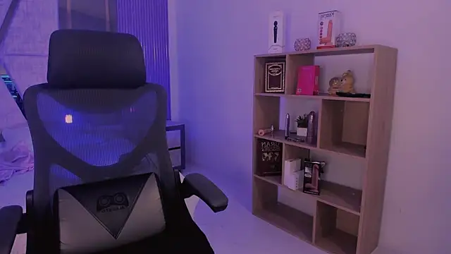 CleeoAdams  online show from 23, 10, 2025